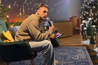Spieler von Erzgebirge Aue lassen bei Lichtmess-Feier in Kirche tief blicken - Veilchen Can Özkan gab in der katholischen Kirche in Aue einen Einblick in seine Glaubenswelt.