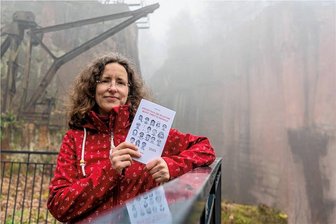 Spielort Rochlitzer Berg - Maria Speer hat mit "Wenn das Lächeln die rote Drei ausspielt - Maja und das gestohlene Ich" ihren ersten Roman herausgebracht, der um den Rochlitzer Berg spielt. Der Gleisbergbruch (im Hintergrund) inspirierte sie einen narzisstischen Steinbruchbesitzer als Hauptfigur zu wählen, der die Welt sich formt, wie es ihm gefällt. 