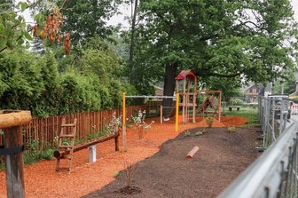 Spielplatz in Mittelbach kurz vor Wiedereröffnung - Kurz vor dem Abschluss stehen die Arbeiten am Spielplatz an der Mittelbacher Dorfstraße. Diese Anlage soll schon bald wieder nutzbar sein. 