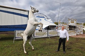 „Spielplatz wurde zum Arbeitsplatz“: Zirkus-Familie Weisheit gastiert in Lichtenstein und Glauchau - Bis Sonntag gastiert der Zirkus von Zirkusdirektor Renaldo Weisheit in Lichtenstein.