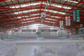 Spielstätte der Crimmitschauer Eispiraten braucht mehr Geld - So sah es 2020 oft im Kunsteisstadion aus: Wenn nicht gerade die Eispiraten-Profis trainierten, herrschte gähnende Leere.