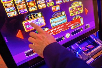 Spielsucht - Suchtberater beantworten Fragen von Betroffenen - Zur Entspannung mal ein bisschen zocken? Zwei Prozent der Deutschen können damit nicht mehr aufhören. 