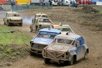 Spielzeugdorf wird zur Crash-Car-Hochburg -