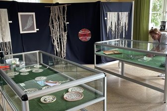 Spitzen aus dem Erzgebirge bei Hof zu sehen - "DAS Klöppelmuseum" - hier werden den Besuchern seit mehr als 35 Jahren internationale Spitzen aus vier Jahrhunderten gezeigt.