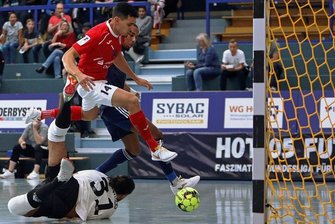 Spitzenspiel in der Futsal-Bundesliga: Brasilianer sorgen für die Treffer der Sachsen - Gabriel Oliveira (rot) erzielte das 2:0.