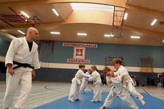 "Sport frei!" in der sanierten Göltzschtalhalle - Die jüngsten Ippon-Judoka zeigten den Gästen, was sie schon alles drauf haben. 