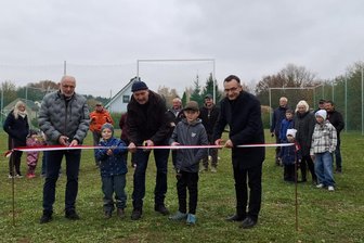Sport frei in Plohn: Was der neue Freizeitplatz zu bieten hat - Sport frei mit Volker Bachmann, Felix, Steffen und Finn Weichold sowie Michael Heuck (v. li.).