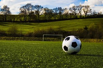 Sport geht in neuer Welle unter - Leere Plätze, leere Hallen, leere Matten: Am Wochenende läuft im lokalen Sport längst nicht mehr alles. Was danach wird, weiß keiner. 