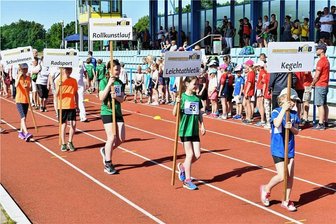 Sport in Mittelsachsen: Bleibt den Vereinen noch Geld zum Investieren? - Insbesondere Kinder und Jugendliche - hier bei der Eröffnung der Kreis-, Kinder- und Jugendspiele in Freiberg im Vorjahr - profitieren von der Betreuung und Förderung in den 390 Vereinen des Landkreises.
