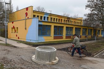 Sportanlagen als Baustelle: Grundschule aus Meerane muss im Sportunterricht improvisieren - Die Turnhalle ist momentan eine Baustelle. Für die energetische Sanierung stehen 684.000 Euro zur Verfügung. Foto: Andreas Kretschel/Archiv