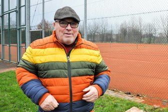 Sportförderung in Altmittweida: Tennisspieler lösen neue Debatte um Vereinszuschüsse aus - Die Tennisanlage auf dem Gelände des Sportparks an der Reichskrone liegt Vereinschef Günther Kirsten am Herzen. Mit Unterstützung der Gemeinde sollen im kommenden Jahr LED-Leuchten ergänzt und die Plätze saniert werden.