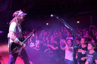 Sportfreunde Stiller in Zwickau: Wie die Zeit vergeht - Die Sportfreunde Stiller im Alten Gasometer: „Der FSV fegt morgen Lok vom Platz“.