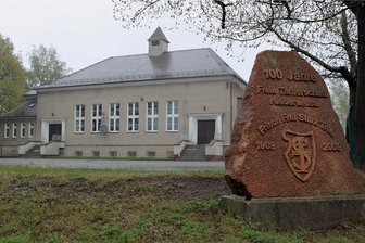 Sporthalle Niederwiesa: Bald fällt der Startschuss für den Rohbau - Die alte Sporthalle in Niederwiesa wurde 1928 eingeweiht. Sie ist in ihren Abmessungen zu klein und in fast allen Bereichen längst nicht mehr zeitgemäß. 