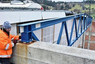 Sporthallen-Anbau am Klingenthaler Wintersport-Campus erhält sein Dach -
