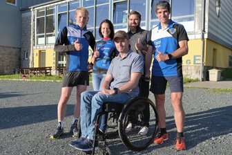 Sportler helfen auf ganz besondere Weise - Stephan Mende, Ines Schönfelder, Mirko Sauerbaum und Thomas Ungethüm (von links) setzen sich für Alexander Gläntz (vorn) ein. 