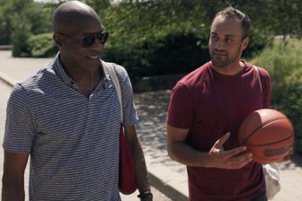 Sportler, Tanz, Film und Konzert - vier Tipps für die Woche in Mittelsachsen - Der Film „13 Steps“ über Edwin Moses (hier mit seinem Sohn Julian).