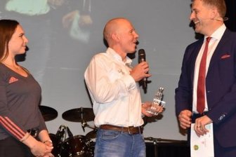 Sportlerball in Limbach-Oberfrohna findet nach Zwangspause wieder statt - 2019 fand der letzte Limbacher Sportlerball statt. TV-Kommentator René Kindermann (rechts) plauderte mit Alexander Kunze, dem Sportler des Jahres 2018, und mit der Turnerin Sophie Scheder.