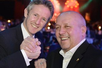 Sportlerwahl Sachsen: Kronen für ein außergewöhnliches Duo -  Für ehemalige Asse wie die Olympiasieger Jens Weißflog und Joachim Kunz bot die Gala eine willkommene Gelegenheit zum Fachsimpeln. 