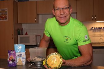 Sportlicher Neustart in 2024: Wie setzt man seine Neujahrsvorsätze erfolgreich um, „Mr. Olympia?“ - Im vergangenen Jahr wurde Jens Berthold aus Neukirchen zum dritten Mal „Mr. Olympia“. Der Bodybuilder weiß, wie man diszipliniert bleibt und seine sportlichen Ziele umsetzt. Damit die Neujahrsvorsätze gelingen, braucht es oft nur kleine Umstellungen im Alltag.