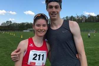 Sportliches Paar dominiert den Jubiläumslauf im Mülsengrund - Das Siegerpärchen hatte gut lachen: Yasmin Ulbrich gewann den Hauptlauf bei den Frauen und Lorenz Heinemann bei den Männern. 