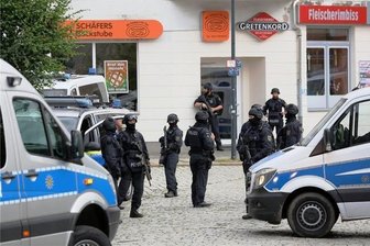 Sportschütze muss nach Urteil länger ins Gefängnis - Mit einem Großaufgebot hatte Polizeibeamte im Juni 2018 in Limbach-Oberfrohna und Umgebung nach dem flüchtigen Mann gesucht. 