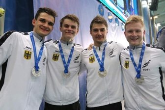 Sportsoldat wechselt im Urlaub das Metier - Die deutsche Silberstaffel über 100 Meter Flossenschwimmen: von links Robert Golenia vom TC Nemo Plauen, Justus Mörstedt, Max Poschart und Sidney Zeuner, alle vom SC DHfK Leipzig. Auch Sidney Zeuner ist Plauener, der beim TC Nemo seine Karriere begann. 