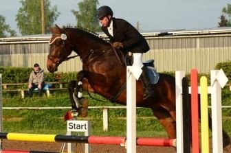 Sportstätten: Wie fit ist Jahnsdorf? - Am Reitplatz wird der Richterturm saniert. Im Oktober soll ein Turnier stattfinden.