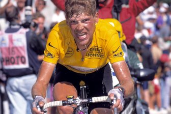 Sportstar in der Kulturhauptstadt: Radsportlegende Jan Ullrich will mit dem European Peace Ride in Chemnitz einfahren - Eines der berühmtesten Fotos von Jan Ullrich: 1997, im Jahr seines Tour-de-France-Sieges, quält er sich den legendären Anstieg nach Alpe d‘Huez hinauf. Ganz so anstrengend wird seine Fahrt von Usti nad Labem nach Chemnitz im September dieses Jahres wohl aber nicht werden.