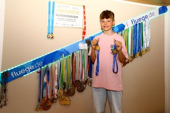 Sporttalent 2024: Von der Mini-Schanze im Erzgebirge zum Training mit der Nationalmannschaft - Nachwuchs-Kombinierer Hannes Meischner vom SSV Geyer sammelt Medaille um Medaille. Seinen Sport betreibt er seit fünf Jahren.