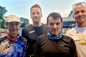 Sportveranstaltung hält Gedenken an DDR-Maueropfer hoch - Dörte Schwalbe, Robert Gehrmann, Günter Thieme und Marco Locke (von links) beim Mauerweglauf 2023 in Berlin. 