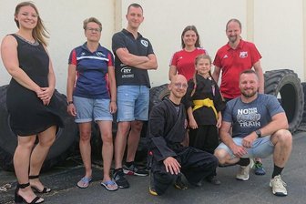 Sportvereine in Zwickau profitieren von der Mühe anderer - Bei der Scheckübergabe des Kreissportbunds bei der Zwickauer Athletenschmiede. 