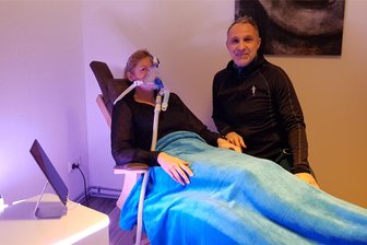 Sportwissenschaftler bietet Höhentraining in Plauen an - Sportwissenschaftler Joachim Smietana macht durch den Gecko-Ateminhalator Höhentraining in Plauen möglich.