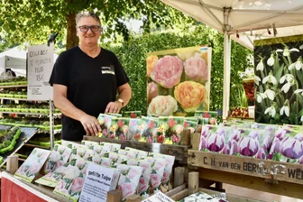 Sprechende Tulpen und Kleider aus Eukalyptus: Trends auf der Gartenmesse in Lichtenwalde - Leo Bouland hat unter anderem Blumenzwiebeln von Papageien-Tulpen dabei.