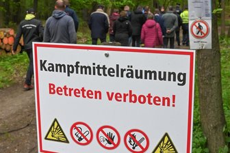 Sprengung am 20. November in Lichtenau: Bus und Bahn fahren nicht - Seit knapp fünf Jahren ist der sogenannte Muna-Wald gesperrt, weil dort Granaten und Munition gefunden worden waren. Der Kampfmittelberäumungsdienst hat das Gelände abgesperrt.
