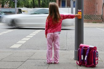 Spricht ein Fremder Kinder im Göltzschtal an? Was die Polizei dazu sagt - Lockt ein Fremder Kinder mit Süßigkeiten? Die Polizei geht Hinweisen nach (Symbolfoto).