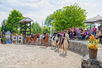 Spring- und Reitturnier mit großem Familienfest - Am Wochenende lockt die Reitanlage Pagel erneut mit einem Spring- und Reitturnier. 