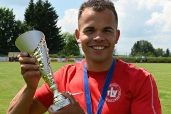 Sprinter freut sich über Bestzeit - Yannik Schmalfuß vom Treuener LV hat den Sieg im 100-Meter-Sprint der Männer mit einer neuen Bestzeit garniert.