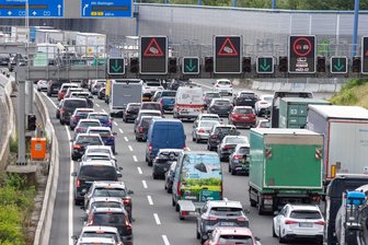 Spritpreis sinkt vor Pfingsten - Diesel und E10 unter 2 Euro - Vor Beginn der Reisewelle sind die Spritpreise gesunken. (Archivbild)