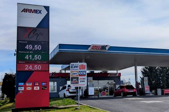Spritpreis zu Ostern hoch in Mittelsachsen - Lohnt sich Fahrt nach Tschechien? - Die Tankstelle in Litvínov ist günstiger als in Deutschland.
