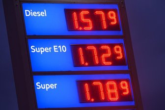 Spritpreise fast auf Allzeithoch: Wie können Autofahrer noch sparen? - 
