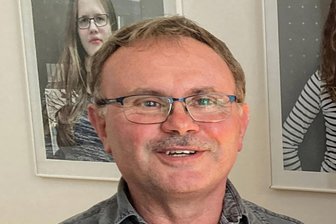 Spurensuche auf Schloss Voigtsberg: Die verschwundenen Gaststätten von Oelsnitz - Frank Gündel ist Mitautor des Oelsnitzer Gaststättenbuchs. Als Samstag spricht er beim Tag der Archive.