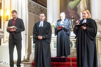 St.-Aegidien-Kirchgemeinde Frankenberg: Albrecht Meinel tritt Pfarrdienst an - Der gebürtige Erzgebirger Albrecht Meinel (2. v. l.) feierte am Sonntag seine Ordination.