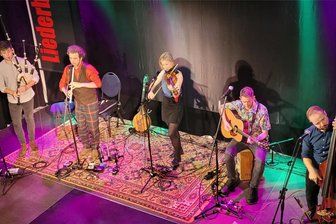 „St. Barbara“ in Lichtentanne: Scottish Folk fürs Kopfkino - „Breabach“ begeisterte am Dienstag in der Lichtentanner „St. Barbara“ mit schottischem Folk.