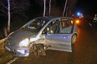 St. Egidien: Autofahrerin bei Unfall schwer verletzt - Eine 37-jährige Honda-Fahrerin kam in St. Egidien ins Schleudern.