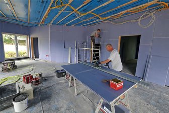St. Egidien: Baustellen-Krimi mit Happy End? - Der Jugendclub in Kuhschnappel wird zum Ortschaftshaus erweitert. Nach langer Verzögerung kommen die Arbeiten in den letzten Wochen schnell voran. Für das Vorhaben sind Fördermittel von rund 287.000 Euro bewilligt worden.