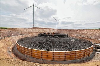 St. Egidien: Die neuen Windräder kommen - sie sind mehr als doppelt so hoch - Derzeit wird zwischen Lobsdorf und Kuhschnappel an zwei neuen Windrad-Fundamenten gearbeitet.