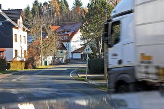 St. Egidien: Dritter Anlauf für Tempo 30 - mit besseren Chancen? - Seit Jahren kämpfen Anwohner und Rat um Tempo 30 in Kuhschnappel - bislang vergeblich. Falls es nun doch klappt, könne es auch im Ort selbst Widerspruch geben, mahnte Bürgermeister Uwe Redlich: „Auch dann müssen wir zu unserem Beschluss stehen.“