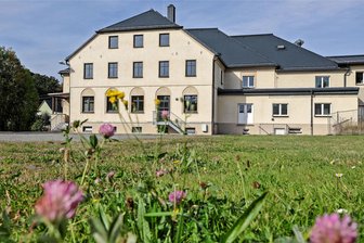 St. Egidien: Endlich Ersatz für „megaschwere“ Tische - Das Tischerücken in der Jahnturnhalle (Foto) wird künftig deutlich einfacher als bisher.