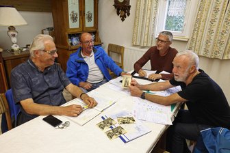 St. Egidien: Mega-Umzug beleuchtet sieben Jahrhunderte - Jürgen Hilbig, Olaf Kleindienst, Michael Fiedler und Gerhard Sonntag (v. l.) von der Festumzugs-Gruppe besprechen regelmäßig die Details für den Festumzug.