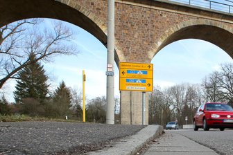 St. Egidien: Radfahrer nach Unfall gestorben - Unweit des Viaduktes, wo sich zurzeit eine Baustellenampel befindet, war es zum Unfall gekommen.